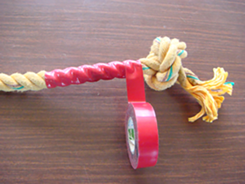 （1）ロープのほつれ防止の為、介錯ロープの切断面をテープで巻いてください。